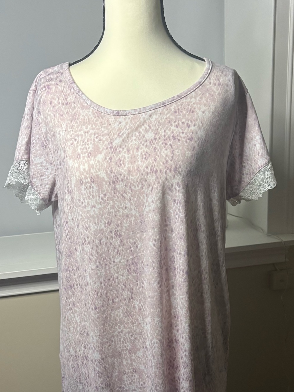 Tahari night gown maybe worn once if ar all.
